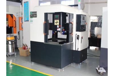 使用五軸精雕機(jī)加工有什么優(yōu)勢