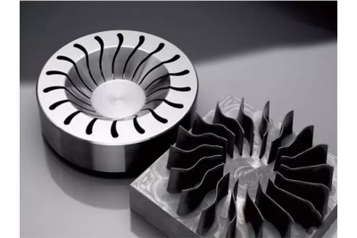 石墨精雕機(jī)加工石墨電極的注意事項